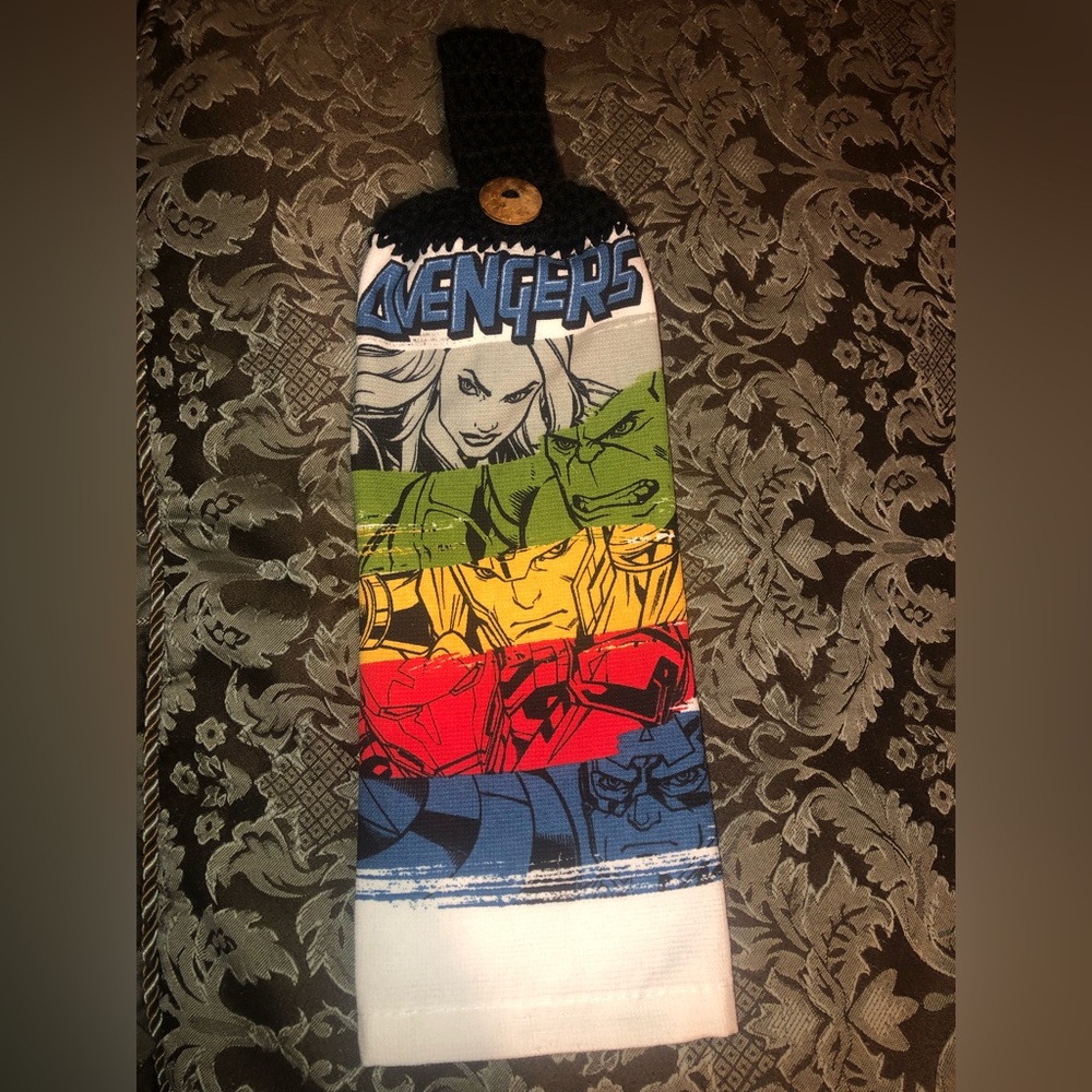 Marvel Avengers Hanging Towel